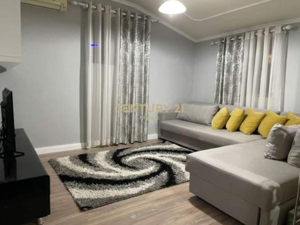 Tirane, jap me qera apartament 1+1 Kati 7, 50 m² 400 Euro
