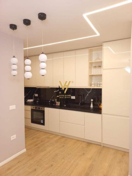 Tirane, shiten dy  apartamente 1+1 Kati 2, 120 m² 250.000 Euro te Komuna e Parisit