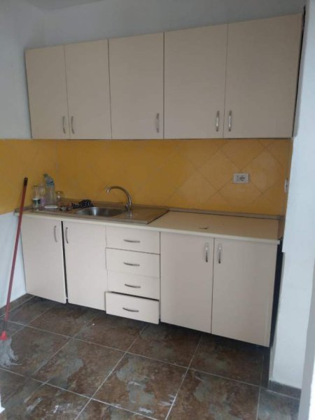 Tirane, jepet me qera apartament 2+1+BLK Kati 2, 72 m² 35.000 Leke (Rruga Kahreman Ylli)