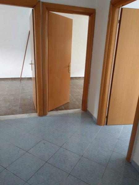 Tirane, jepet me qera apartament 2+1+BLK Kati 2, 72 m² 35.000 Leke (Rruga Kahreman Ylli)