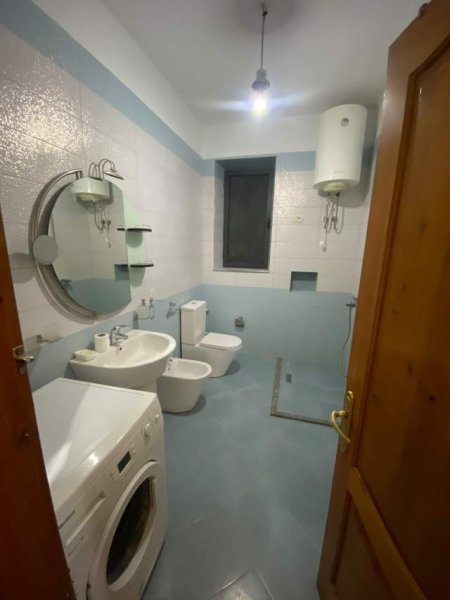 Tirane, jepet me qera apartament 2+1+A+BLK Kati 2, 100 m² 40000 Leke (Laprak)