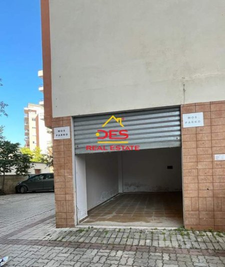 Vlore, shitet dyqan Kati 0, 26 m² 40.000 Euro (Rruga Çamëria, Vlorë)