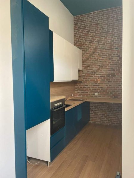 Tirane, jepet me qera apartament Kati 3, 61 m² 320 Euro (RRUGA E KAVAJES)