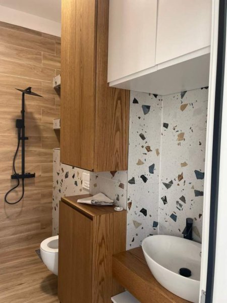 Tirane, jepet me qera apartament Kati 3, 61 m² 320 Euro (RRUGA E KAVAJES)