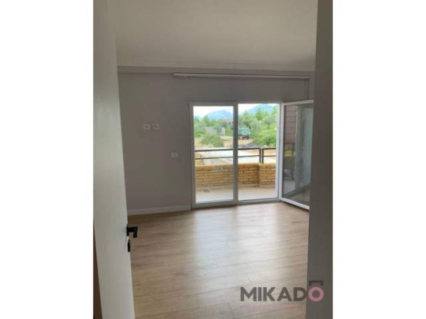 Tirane, jepet me qera apartament 2+1 Kati 3, 120 m² 800 Euro (Farke)