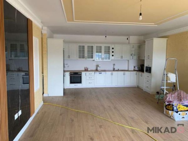 Tirane, jepet me qera apartament 2+1 Kati 3, 120 m² 800 Euro (Farke)