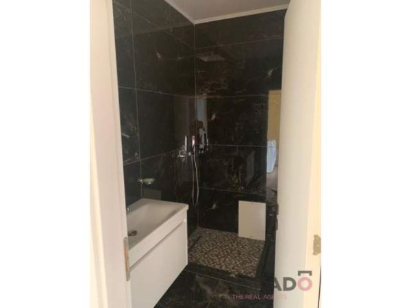 Tirane, jepet me qera apartament 2+1 Kati 3, 120 m² 800 Euro (Farke)