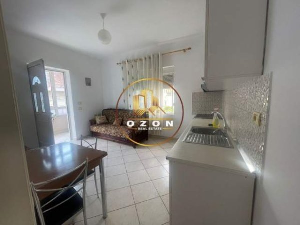 Tirane, jepet me qera apartament 1+1+A+BLK Kati 2, 55 m² 300 Euro (LAPRAKE)