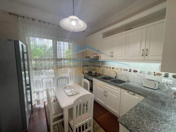 Tirane, shitet apartament 3+1+BLK Kati 2, 151 m² 240.000 Euro (Liqeni Thate)