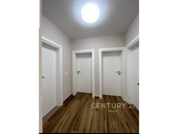 Tirane, shitet apartament 2+1 Kati 3, 60 m² 125.000 Euro (21 Dhjetori)