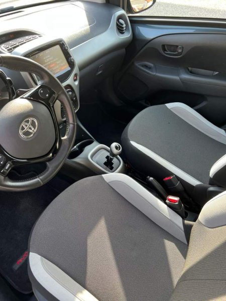 Tirane, shitet makine Toyota Aygo Viti 2016, 9.500 Euro