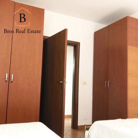 Tirane, jepet me qera 2+1 Kati 10, 450 Euro (Rruga Kavajes)