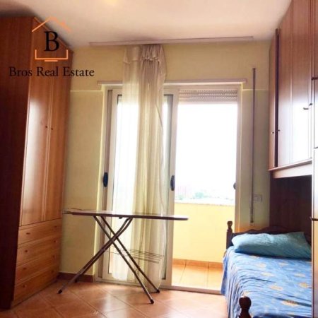 Tirane, jepet me qera apartament 2+1+BLK Kati 10, 450 Euro (Perballe Deliorgjit)