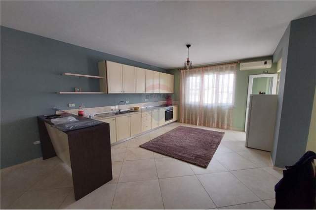 Tirane, jepet me qera apartament 3+1+BLK Kati 3, 181 m² 600 Euro (Kodra e Diellit)