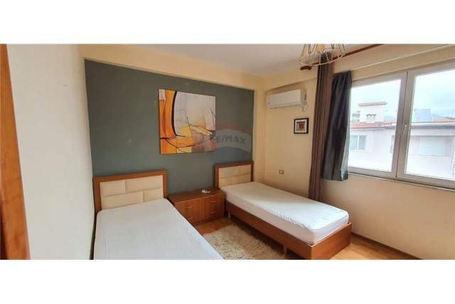 Tirane, jepet me qera apartament 3+1+BLK Kati 3, 181 m² 600 Euro (Kodra e Diellit)
