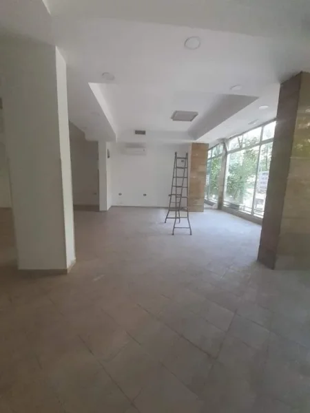 🌟Tirane, jap me qera ambjent biznesi Kati perdhes, 200 m² 1600 Eur ne muaj