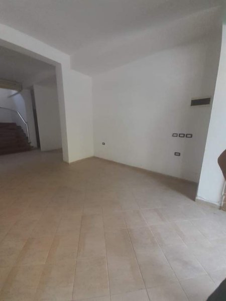 🌟Tirane, jap me qera ambjent biznesi Kati perdhes, 200 m² 1600 Eur ne muaj