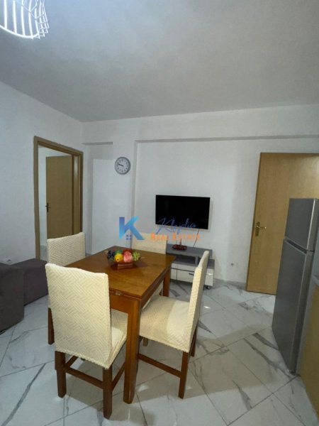 Tirane, jepet me qera apartament 1+1+Ballkon Kati 1, 60 m² 445 € (Laprake, afer Kupoles)