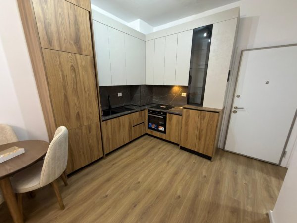 Tirane, jepet me qera apartament 1+1 Kati 4