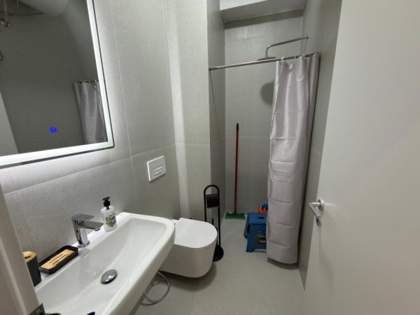 Tirane, jepet me qera apartament 1+1 Kati 4