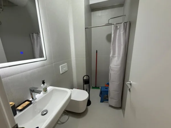 Tirane, jepet me qera apartament 1+1 Kati 4