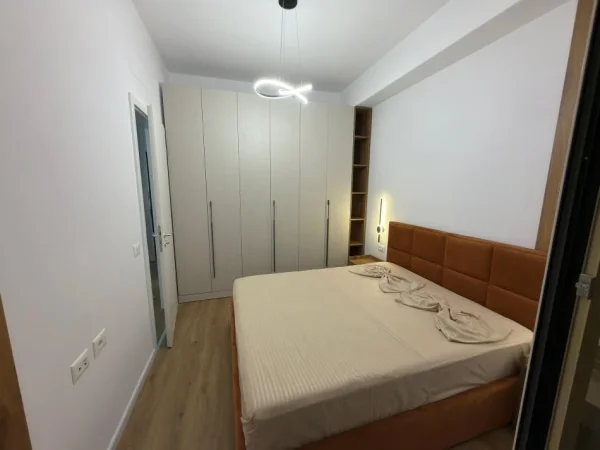 Tirane, jepet me qera apartament 1+1 Kati 4