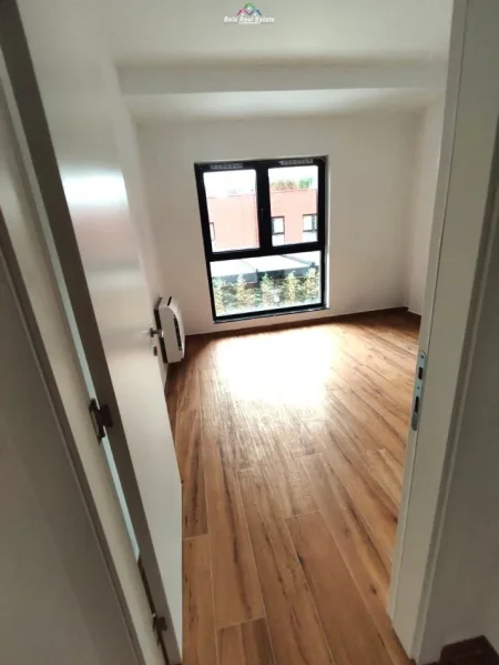 Tirane, jepet me qera zyre Kati 1, 280 m² 3.000 € (rruga e kavajes)