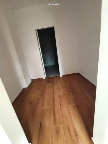 Tirane, jepet me qera zyre Kati 1, 280 m² 3.000 € (rruga e kavajes)