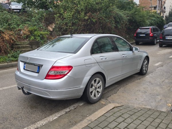 Tirane, shes makine OKAZIONNNN MERCEDES BENZ C-CLASS C-220 Nafte, gri metalizato automatik Klima 276.089 km