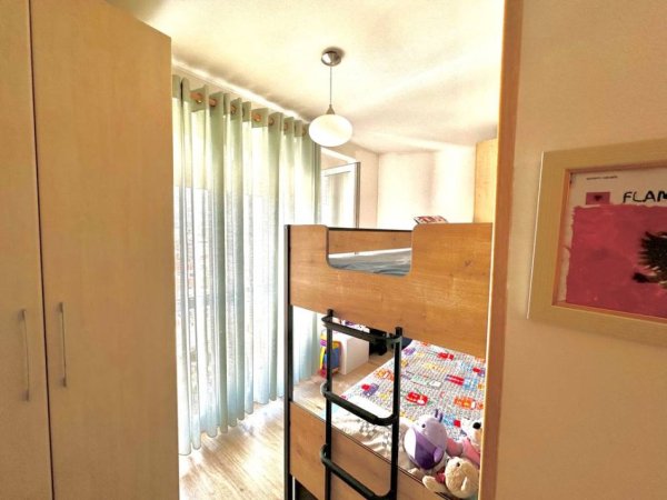 Tirane, shitet apartament 2+1+Ballkon Kati 10, 68 m²