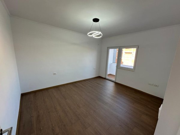 Tirane, shitet apartament 2+1+Ambient Gatimi Kati 4, 76 m² 149.000 € (Xhamlliku)