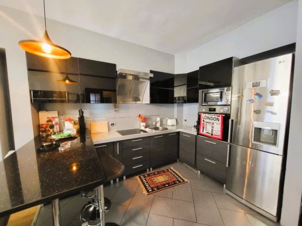 Tirane, shitet apartament 2+1 Kati 4, 100 m² 285.000 € (Ura e Tabakëve – Toptani Center)