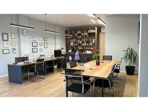 Tirane, jepet me qera ambjent biznesi Kati 1, 65 m² 780 € (21 dhjetori)