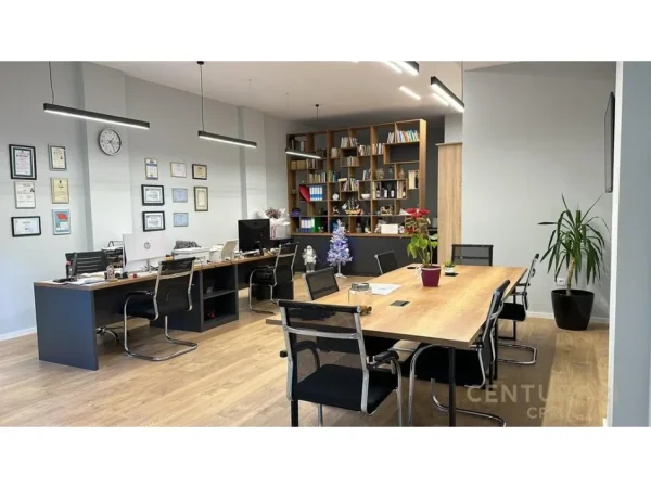Tirane, jepet me qera ambjent biznesi Kati 1, 65 m² 780 € (21 dhjetori)