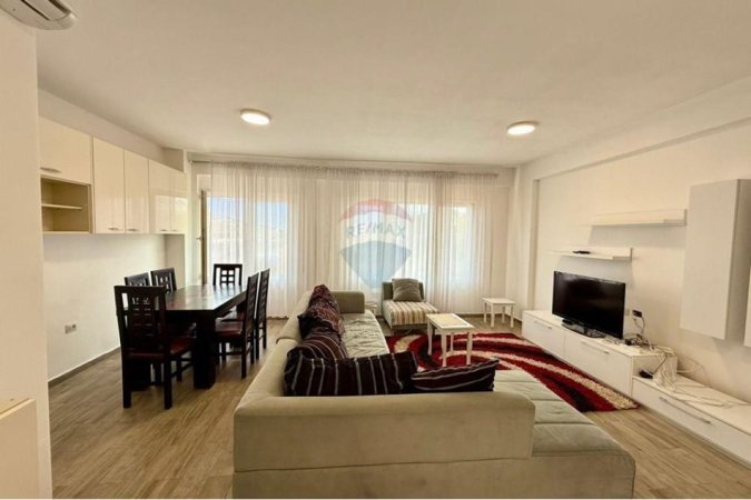 Tirane, jepet me qera apartament duplex Dublex Kati 1, 120 m² 600 € (kodra e diellit)