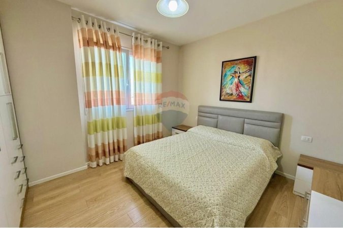 Tirane, jepet me qera apartament 2+1+Ballkon Kati 5, 115 m² 700 € (liqeni thate)