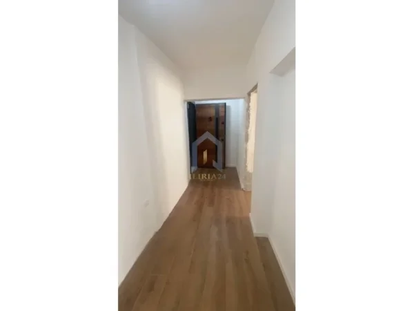 Tirane, shitet apartament 1+1+Ballkon Kati 5, 62 m² 167.000 € (Bllok Rruga Margarita Tutulani)