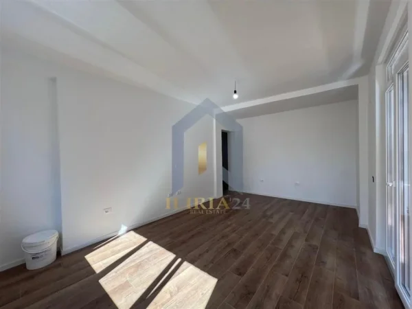 Tirane, shitet apartament 1+1+Ballkon Kati 5, 62 m² 167.000 € (Bllok Rruga Margarita Tutulani)
