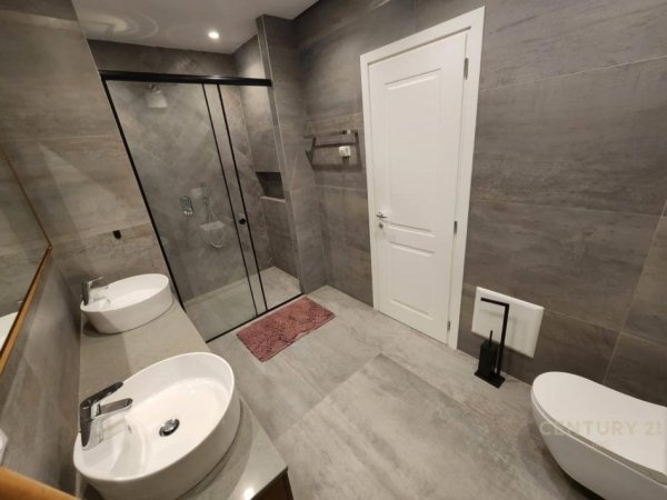 Tirane, jap me qera apartament 3+1 Kati 2, 132 m² 1.300 € (Touch of the Sun)