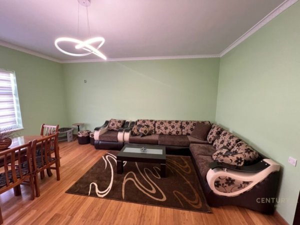 Tirane, jepet me qera apartament 2+1+Ballkon Kati 1, 120 m² 550 € (Rruga Mihal Grameno)