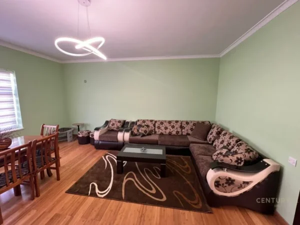 Tirane, jepet me qera apartament 2+1+Ballkon Kati 1, 120 m² 550 € (Rruga Mihal Grameno)