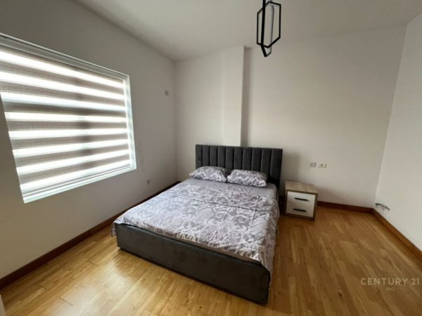 Tirane, jepet me qera apartament 2+1+Ballkon Kati 1, 120 m² 550 € (Rruga Mihal Grameno)