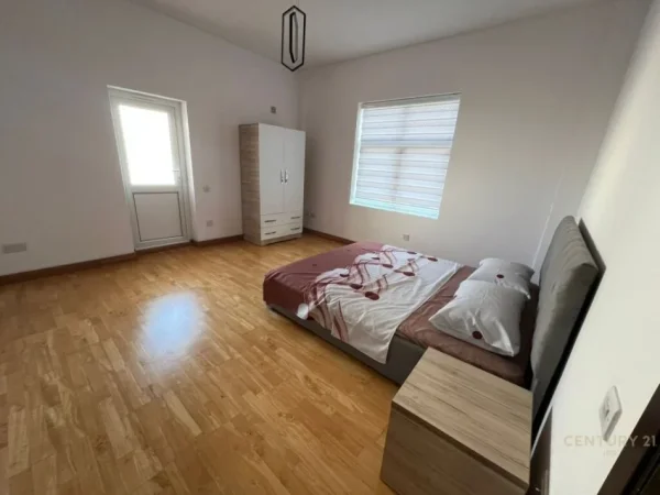 Tirane, jepet me qera apartament 2+1+Ballkon Kati 1, 120 m² 550 € (Rruga Mihal Grameno)
