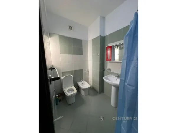 Tirane, jepet me qera apartament 2+1+Ballkon Kati 1, 120 m² 550 € (Rruga Mihal Grameno)