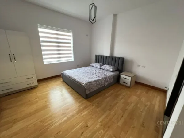 Tirane, jepet me qera apartament 2+1+Ballkon Kati 1, 120 m² 550 € (Rruga Mihal Grameno)