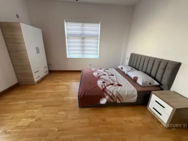 Tirane, jepet me qera apartament 2+1+Ballkon Kati 1, 120 m² 550 € (Rruga Mihal Grameno)