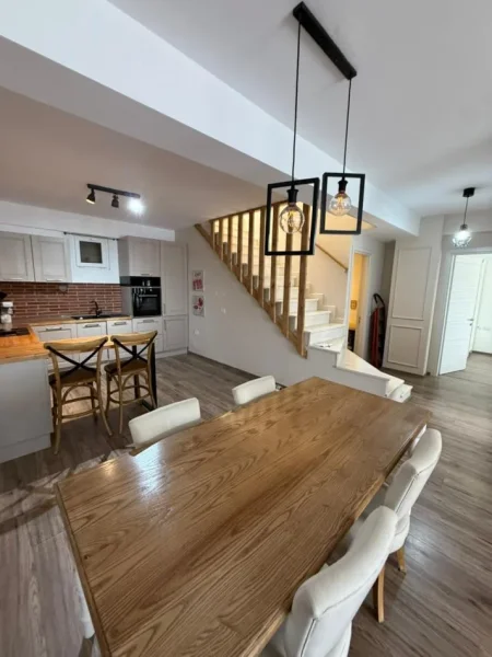 Tirane, jepet me qera apartament 1+1 , 100 m² 800 € (Kodra e Diellit)
