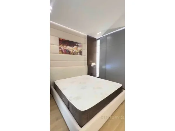 Tirane, jepet me qera apartament 1+1 Kati 8, 76 m² 970 € (Square 21)