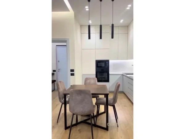 Tirane, jepet me qera apartament 1+1 Kati 8, 76 m² 970 € (Square 21)