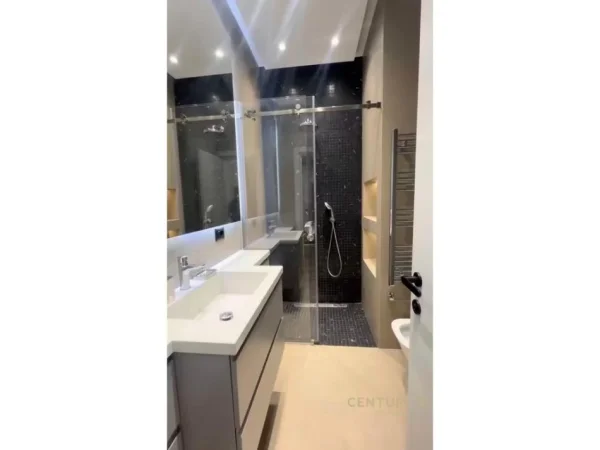 Tirane, jepet me qera apartament 1+1 Kati 8, 76 m² 970 € (Square 21)